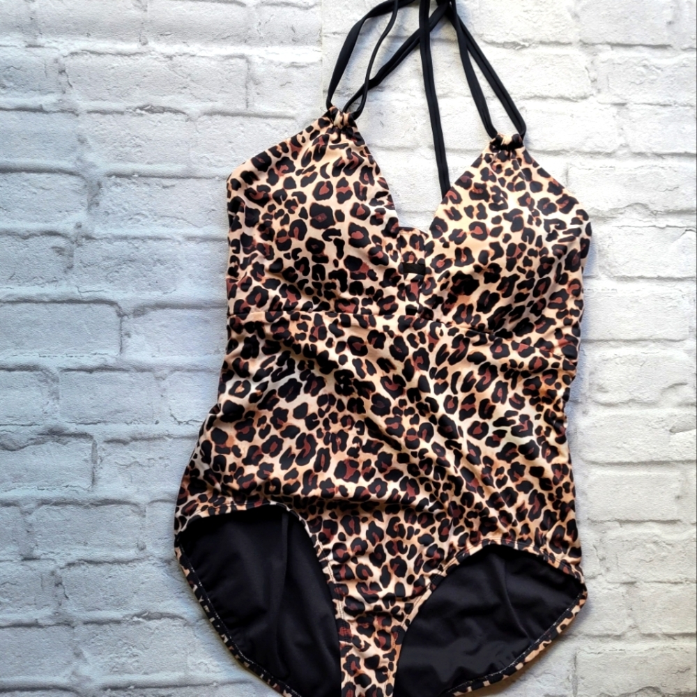 Time and tru leopard print swimsuit with strapped back size 1X